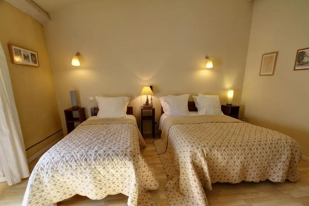 Blesle Hotel La Bougnate 3*,  צרפת